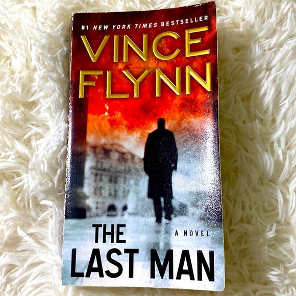 Other - THE LAST MAN - A NOVEL - VINCE FLYNN Paperback POLITICAL THRILLER EUC